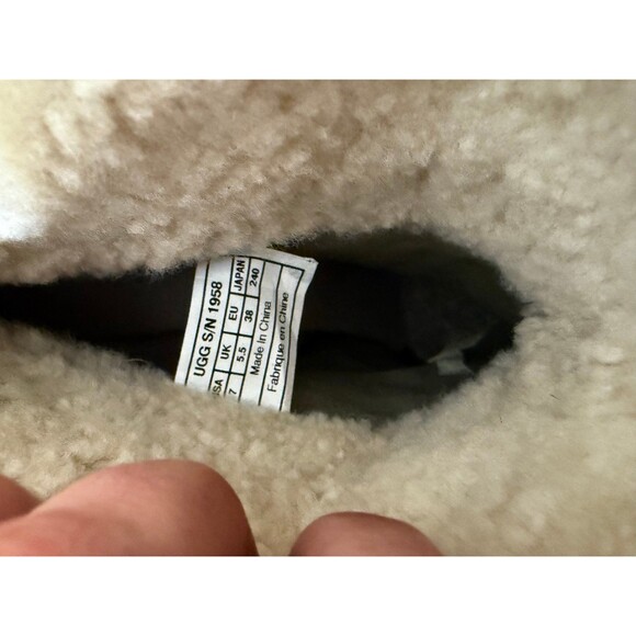 UGG Lynnea Leather Ankle Boots Size 7 - Picture 9 of 10